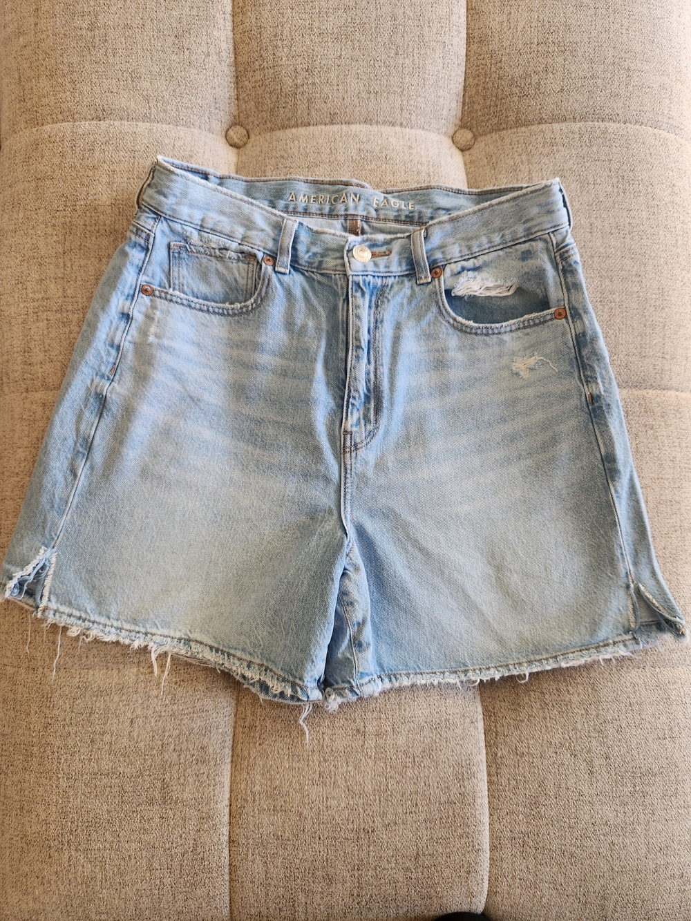 American Eagle Outfitters Light Wash Frayed-Hem Denim Shorts Size 8
